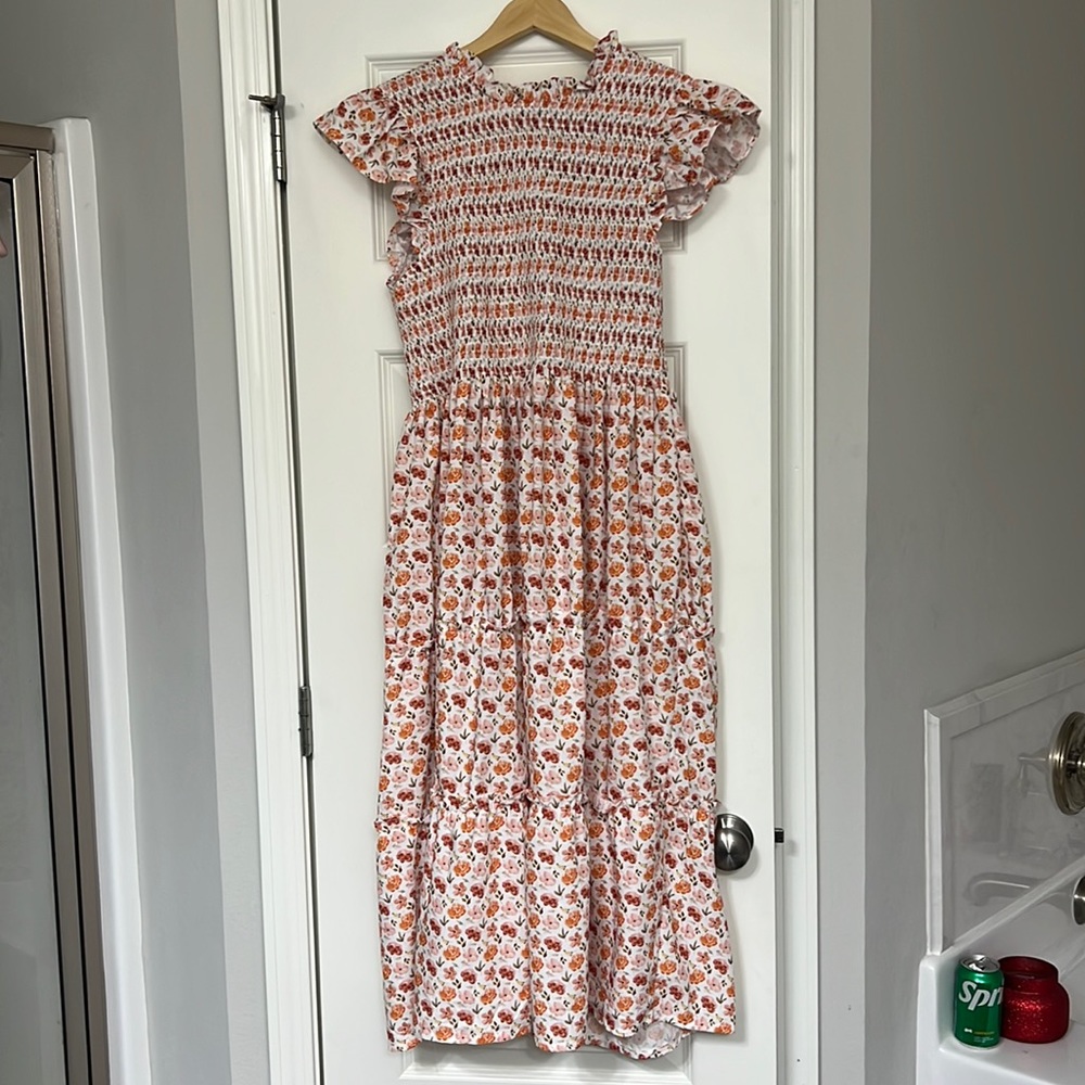 Size L - Women’s Smocked Dress. Brand: Kinder Smocks. Only worn for a picture.
